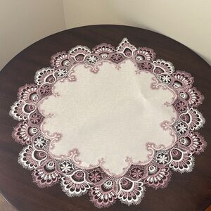 NEW Elegant Pink and White Lace doily 22” round beautiful 🩷🤍🩷🤍🩷🤍🩷🤍🩷🤍🩷🤍 love